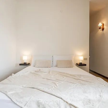 Domo De Iannas By Propertize アパート クアルトゥ・サンテーレナ